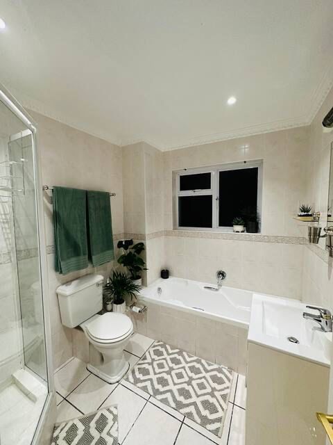 To Let 2 Bedroom Property for Rent in Heldervue Western Cape